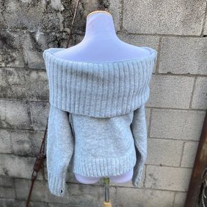 Adorable cozy grey sweater